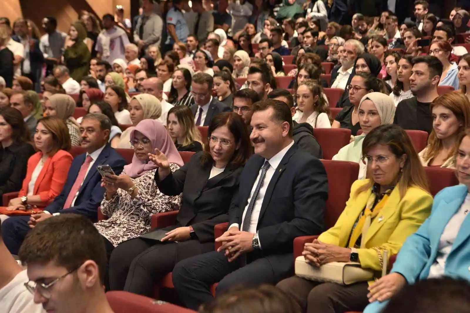 İlber Ortaylı, Balıkesir’de şehir ve insan ilişkisini anlattı
