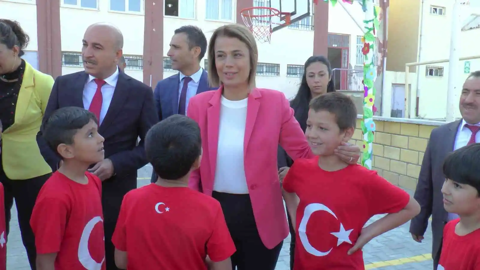 İlk basketi Vali Becel attı