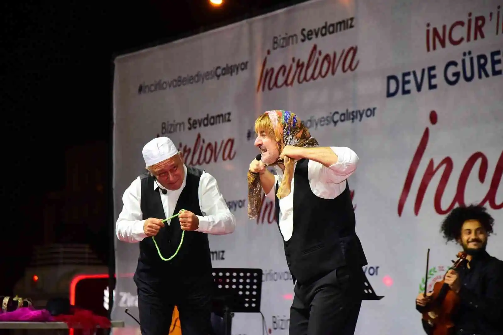 İncirliova’da ‘Ortadaki Oyun’ büyük ilgi gördü