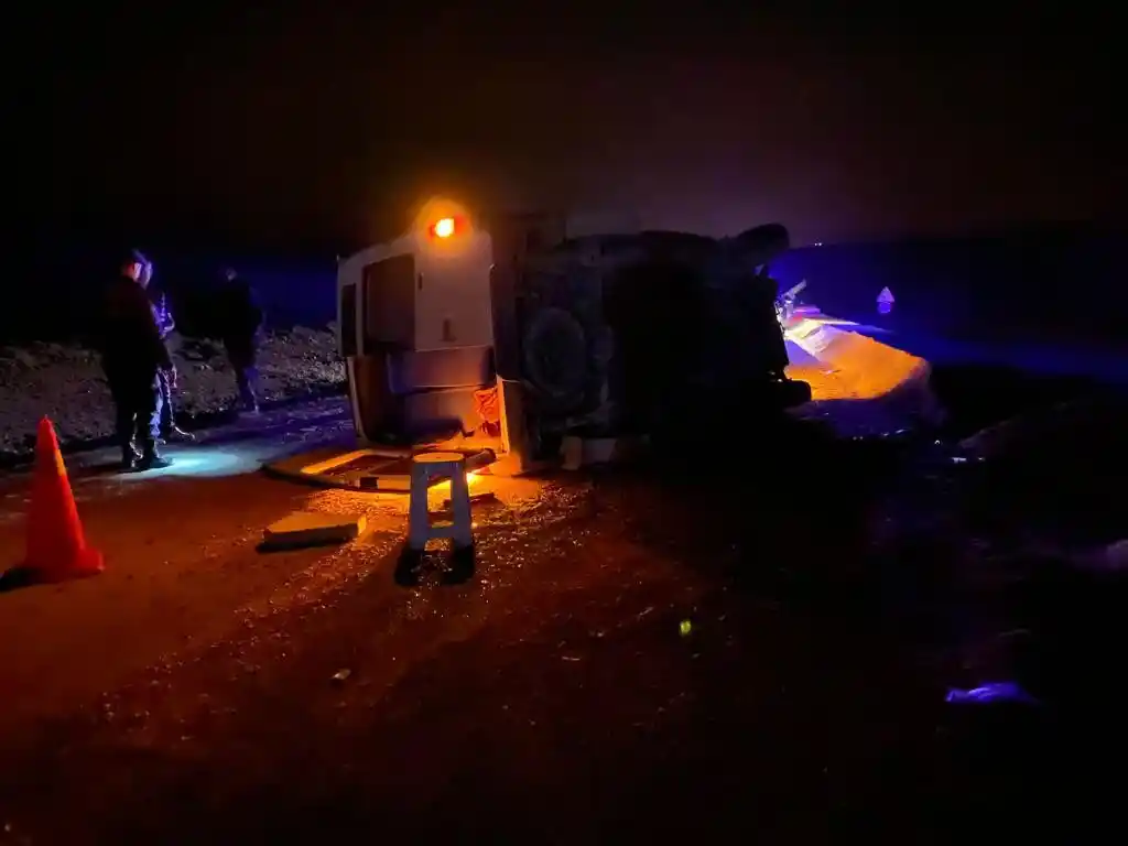 İşçileri taşıyan minibüs devrildi: 13 yaralı