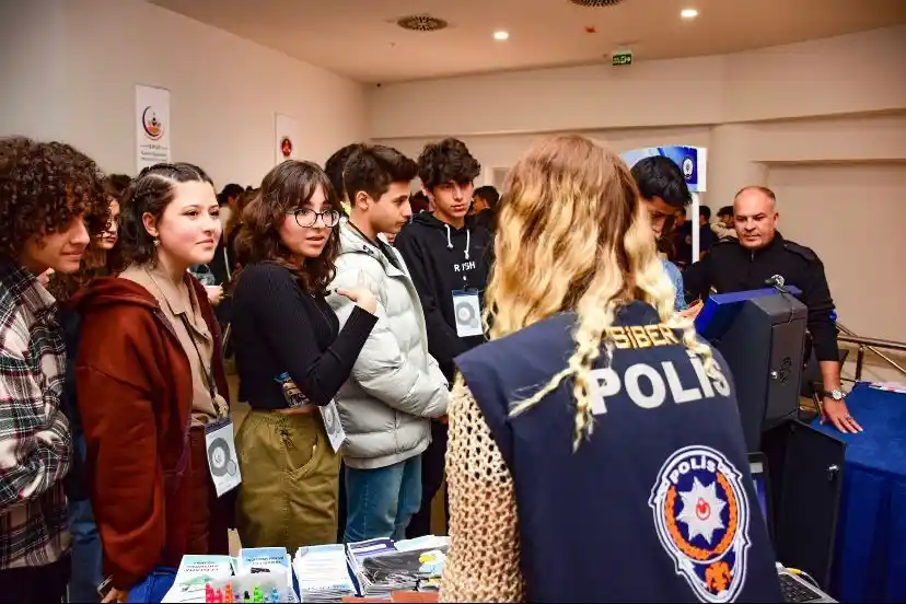 Isparta’da “Siberay” projesi çerçevesinde 500 kişi bilgilendirildi