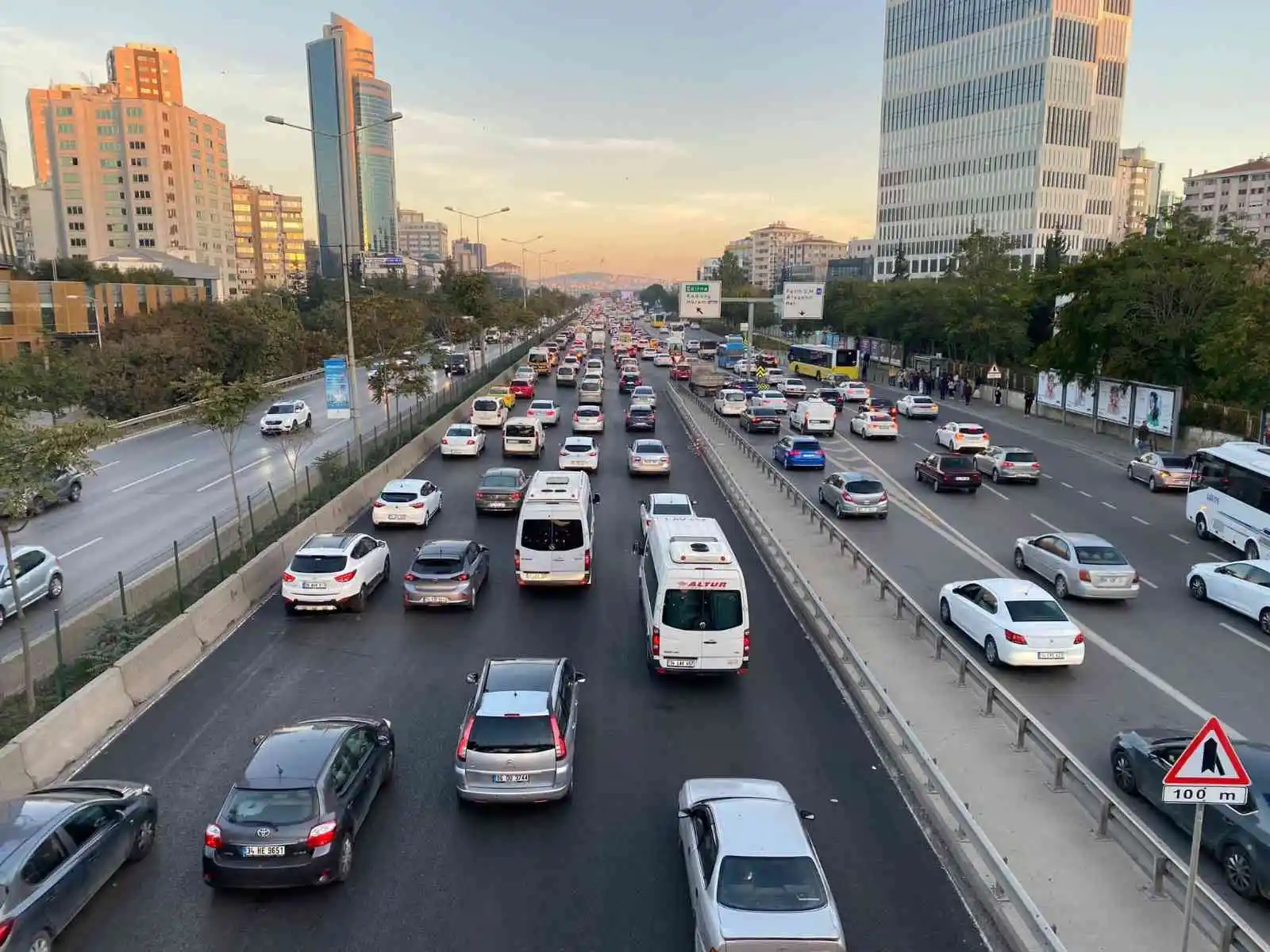 İstanbul'da haftanın ilk günü trafik yoğunluğu yüzde 51'e ulaştı
