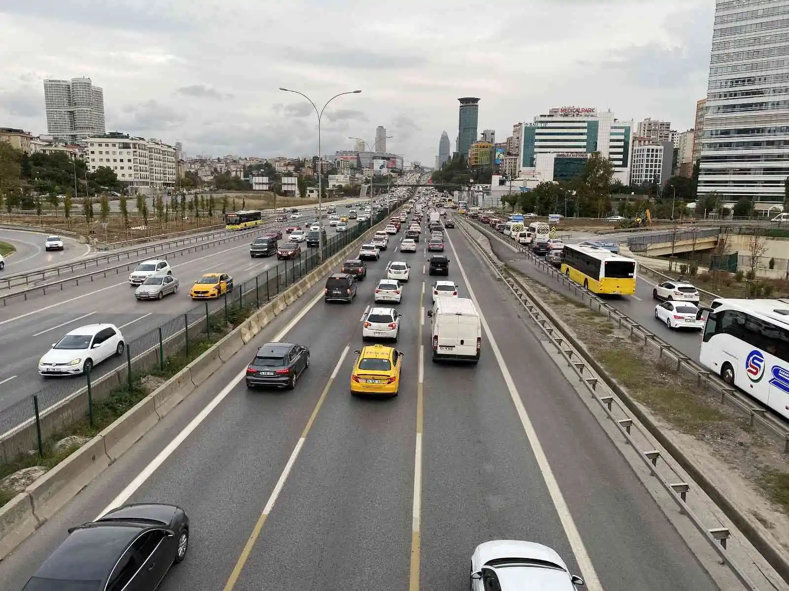 İstanbul’da haftanın son iş gününde trafik yoğunluğu