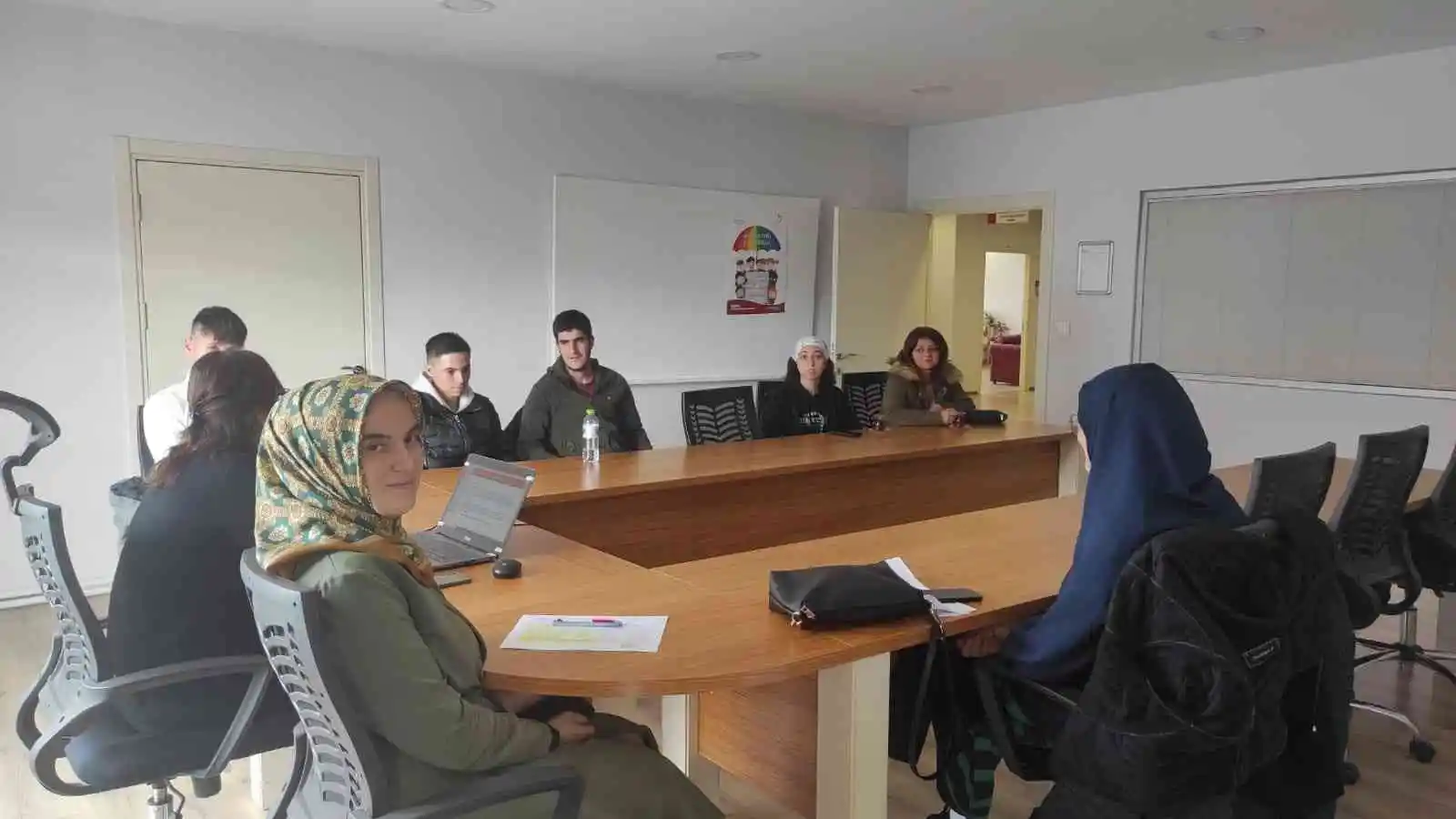 İstihdam atamaları yapılan gençlere seminer