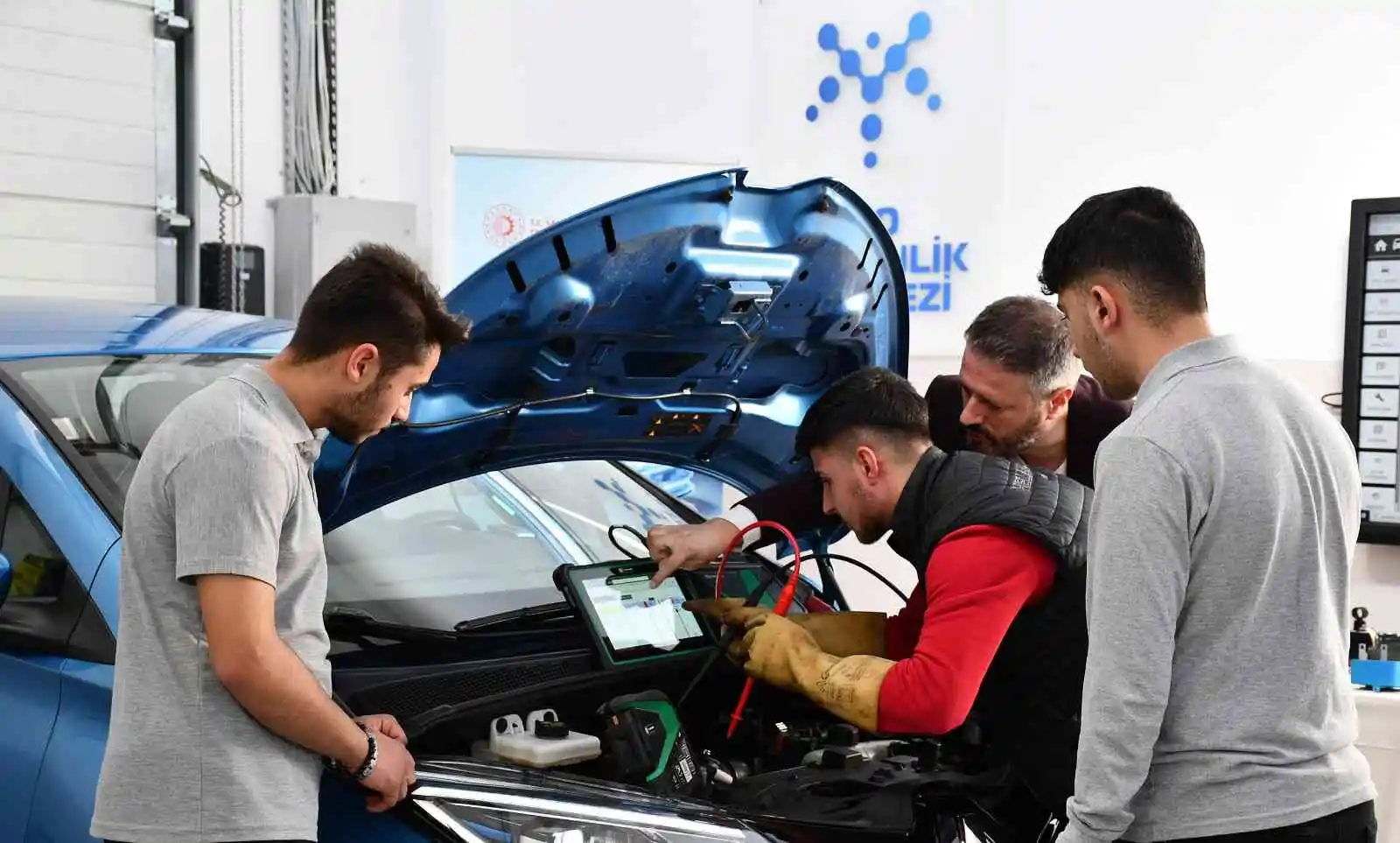 İTO yerli otomobil öncesi 'elektrikli araç tamiri' için eğitim süreci başlattı
