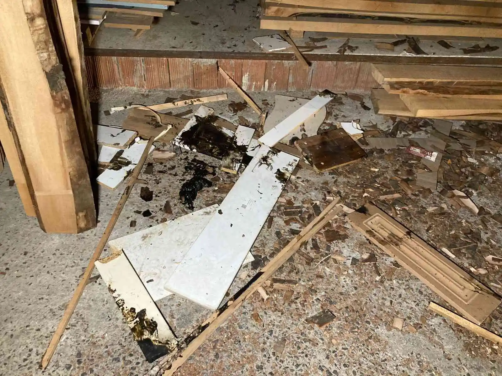 İzmir’de araç ve iş yerini kundaklayan şüpheli yakalandı