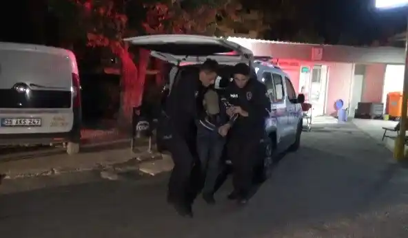 İzmir’de araç ve iş yerini kundaklayan şüpheli yakalandı