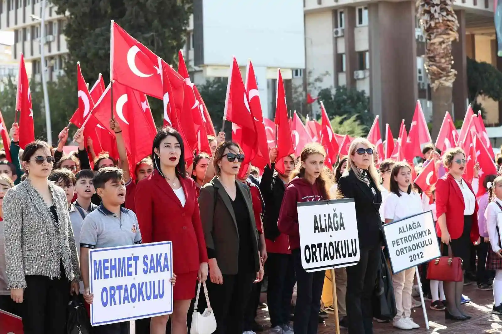 İzmir’de Cumhuriyet Bayramı kutlamaları başladı
