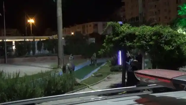 İzmir'de iki grup arasında köpek kavgası: Bir kişi cam şişe ile boğazından yaralandı