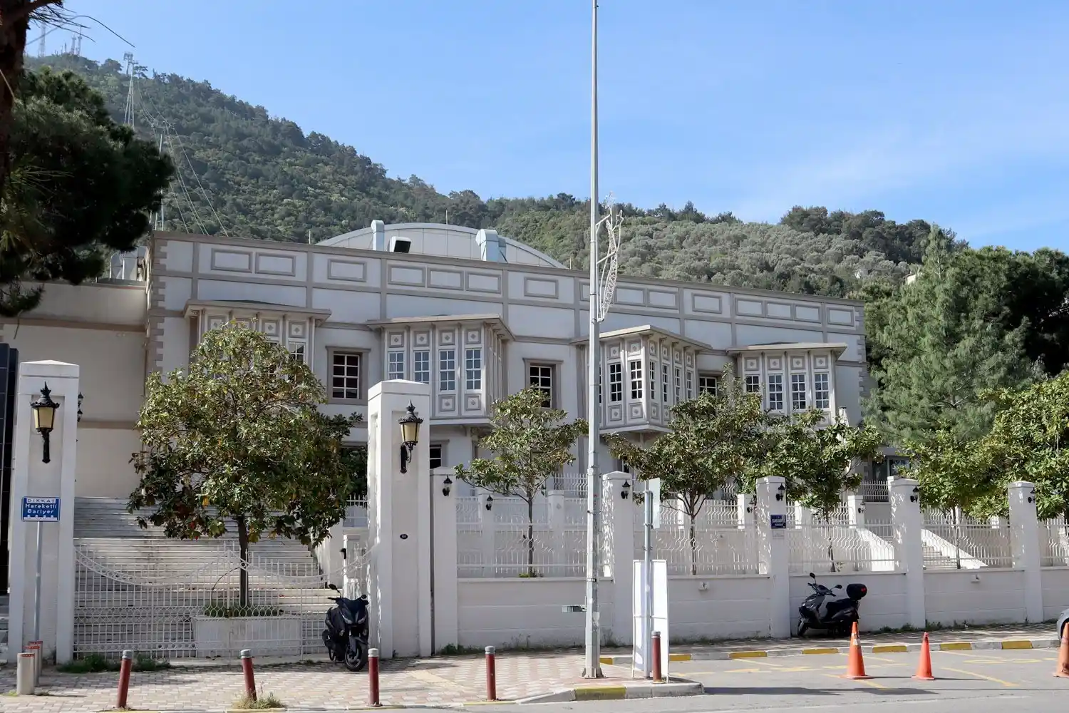 İzmir’in ilk “akademik” anaokulu açıldı