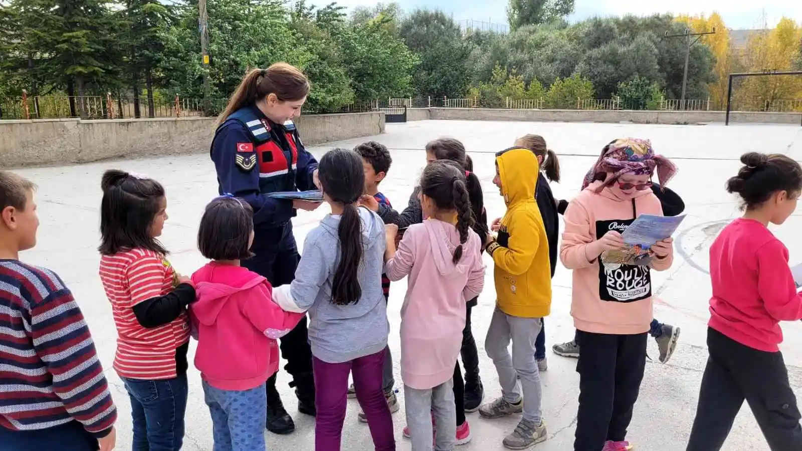 Jandarma kadına şiddete karşı bilgilendiriyor
