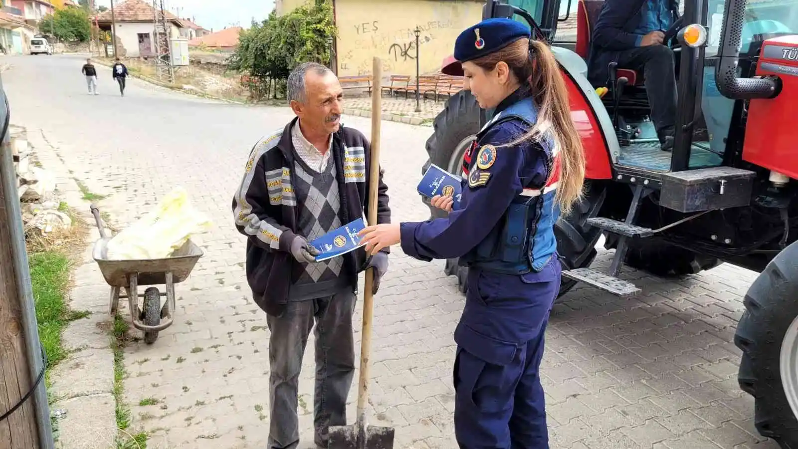 Jandarma kadına şiddete karşı bilgilendiriyor
