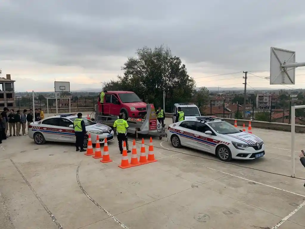 Jandarma ve polis ekiplerinden ortak trafik eğitimi
