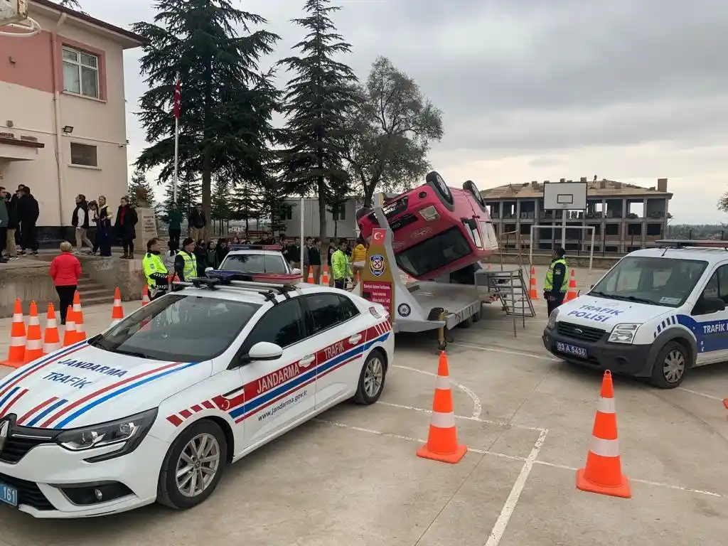 Jandarma ve polis ekiplerinden ortak trafik eğitimi