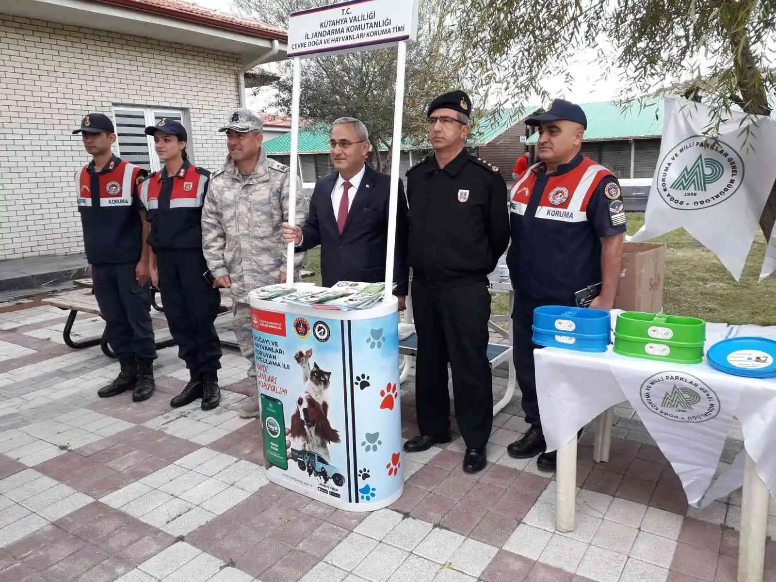 Jandarmadan Hayvanları Koruma Günü standı, "HAYDİ" Uygulaması tanıtımı