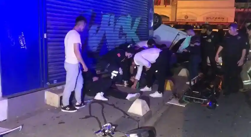 Kadıköy’de hızını alamayan otomobil takla attı: 2 yaralı