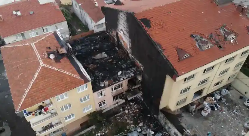 Kadıköy’de patlama yaşanan binanın son hali havadan görüntülendi
