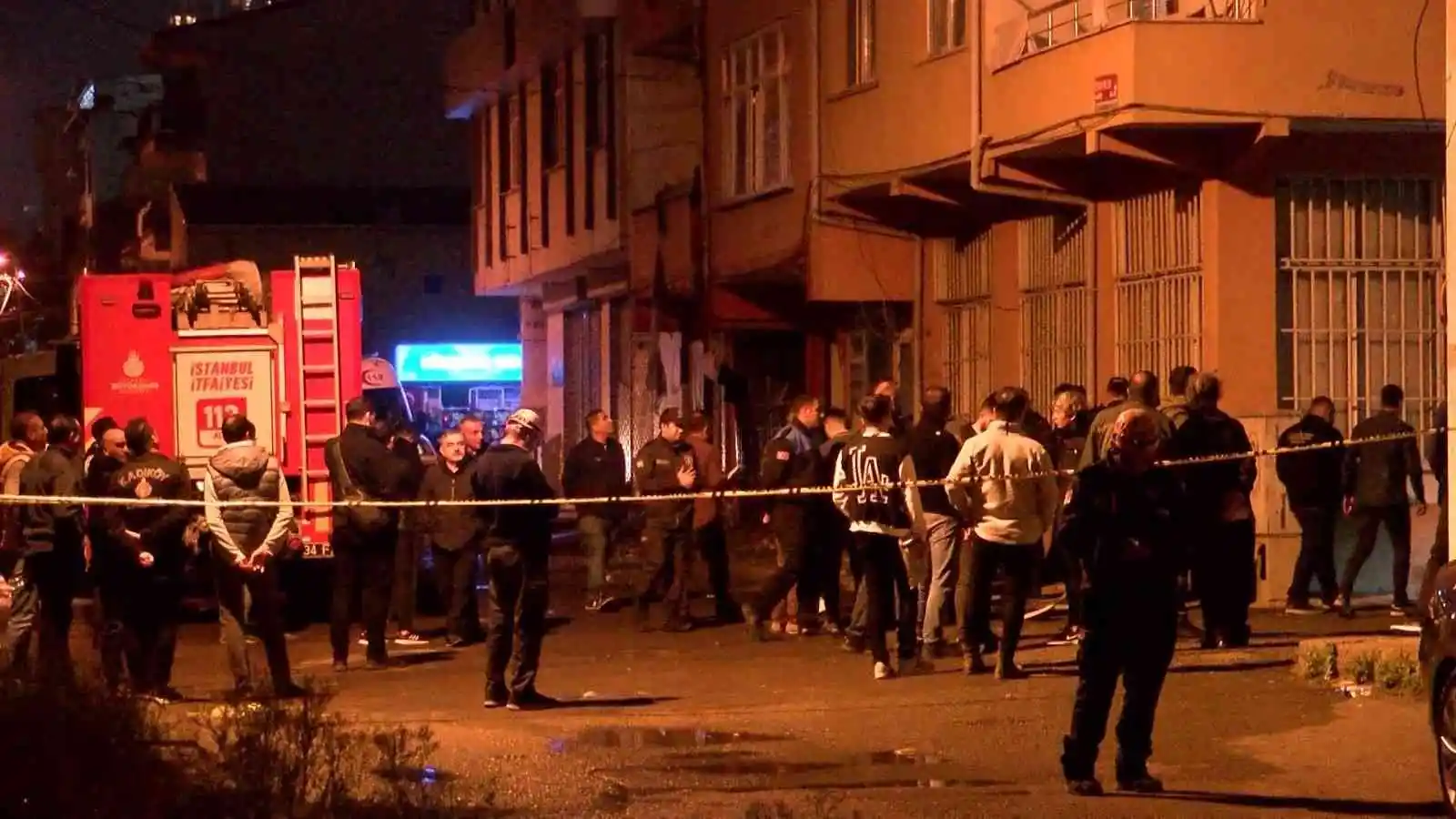 Kadıköy’de patlamanın yaşandığı mahalle sakinleri evlerine alındı
