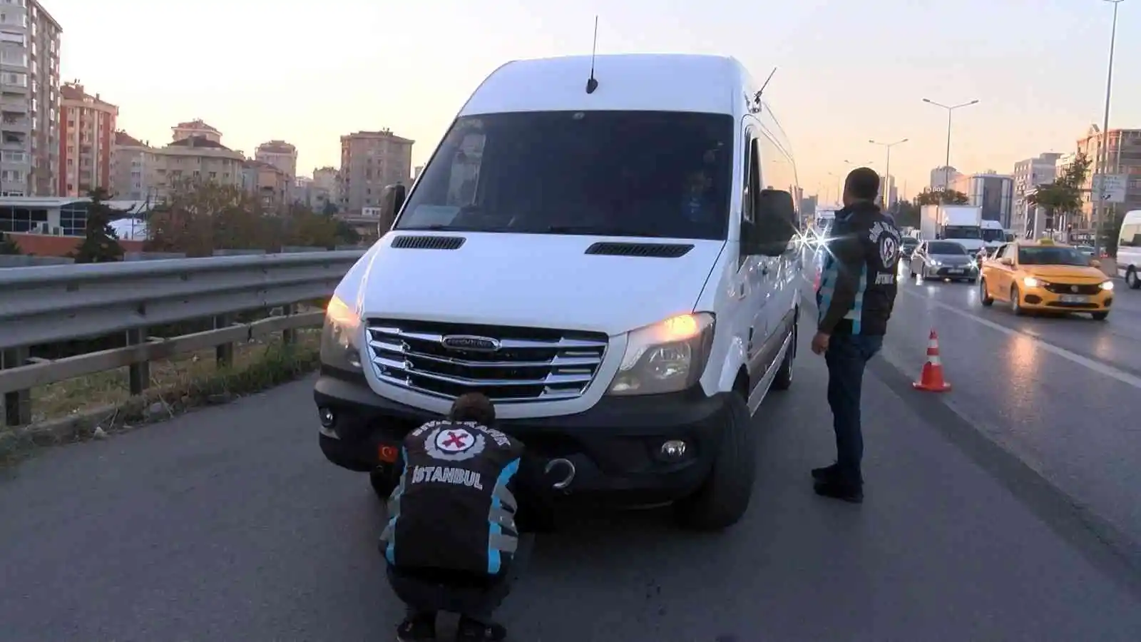 Kadıköy’de usulsüz çakar ve siren denetimi
