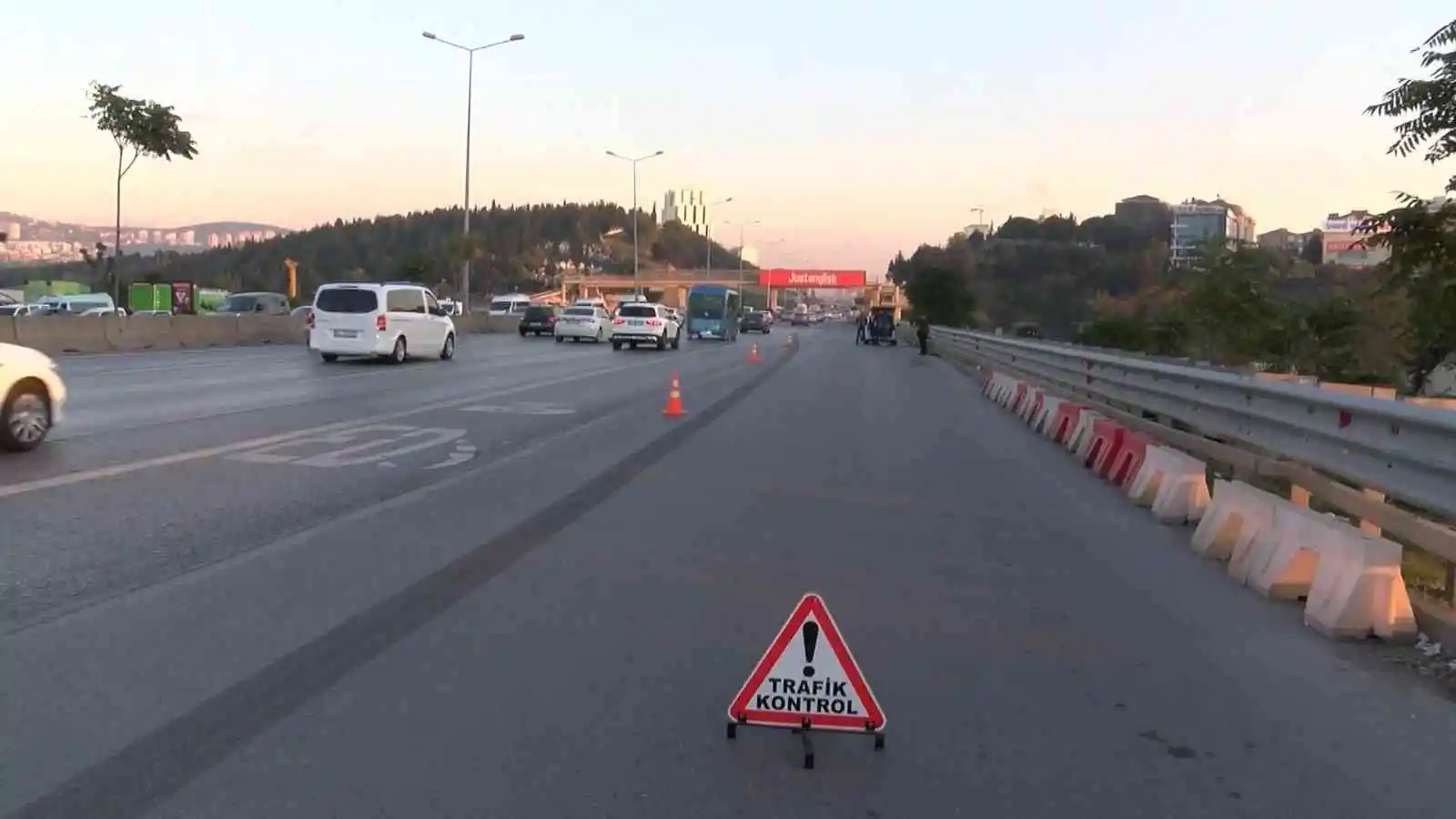 Kadıköy’de usulsüz çakar ve siren denetimi
