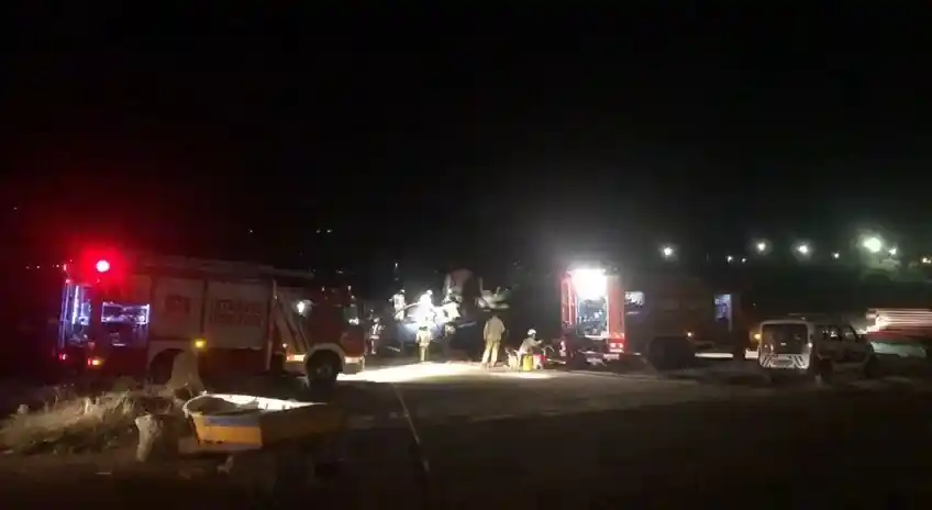 Kartal’da yanan balıkçı teknesini itfaiye ekipleri söndürdü