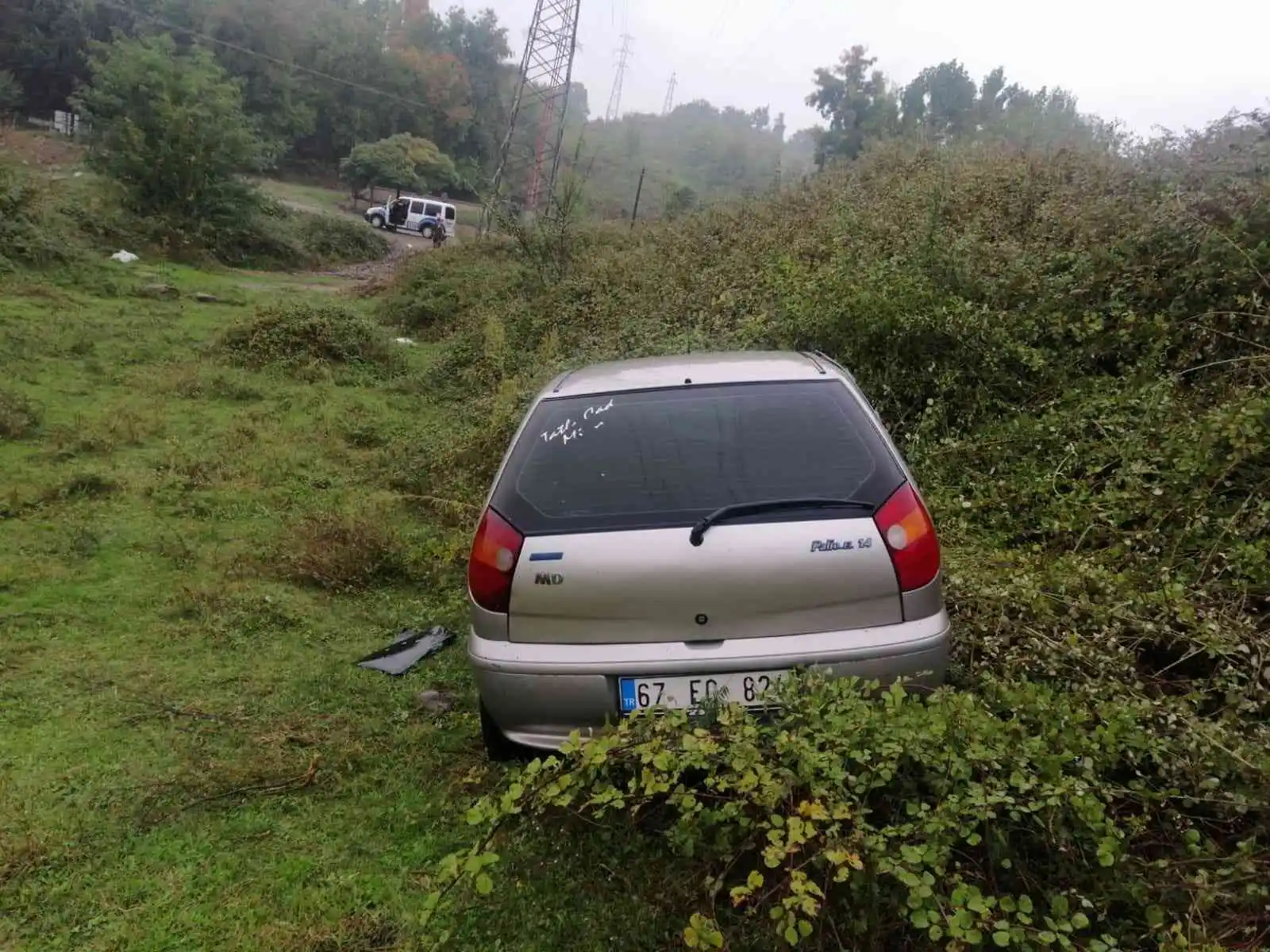 Kayan araç takla atarak çalılık yere düştü: 4'ü çocuk 6 kişi yaralı
