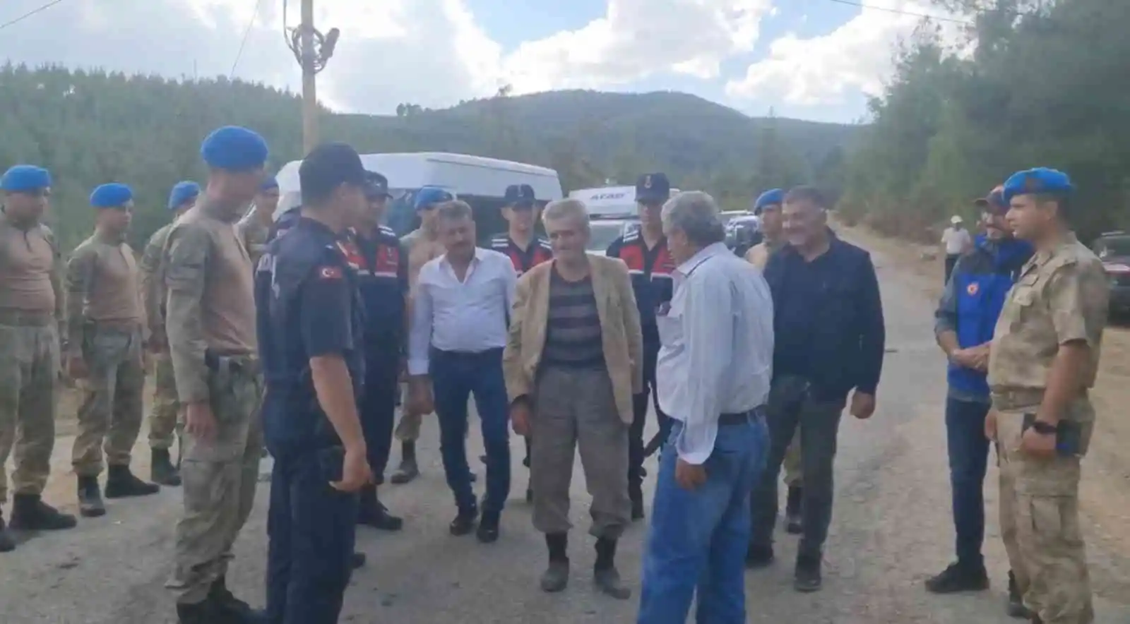 Kaybolan şizofreni hastası yaşlı adam için jandarma teyakkuza geçti
