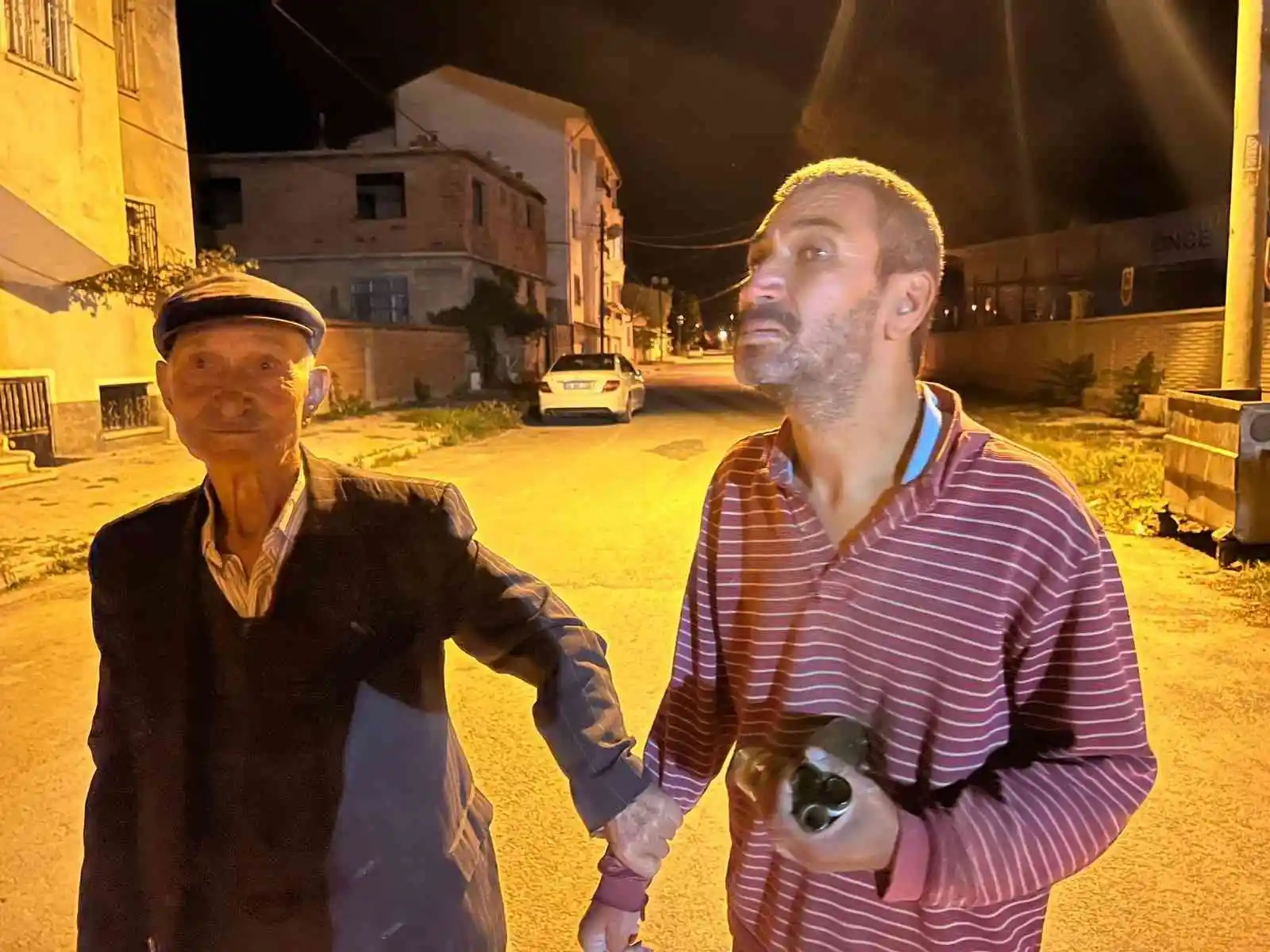 Kaybolan zihinsel engelli genç adamı jandarma buldu