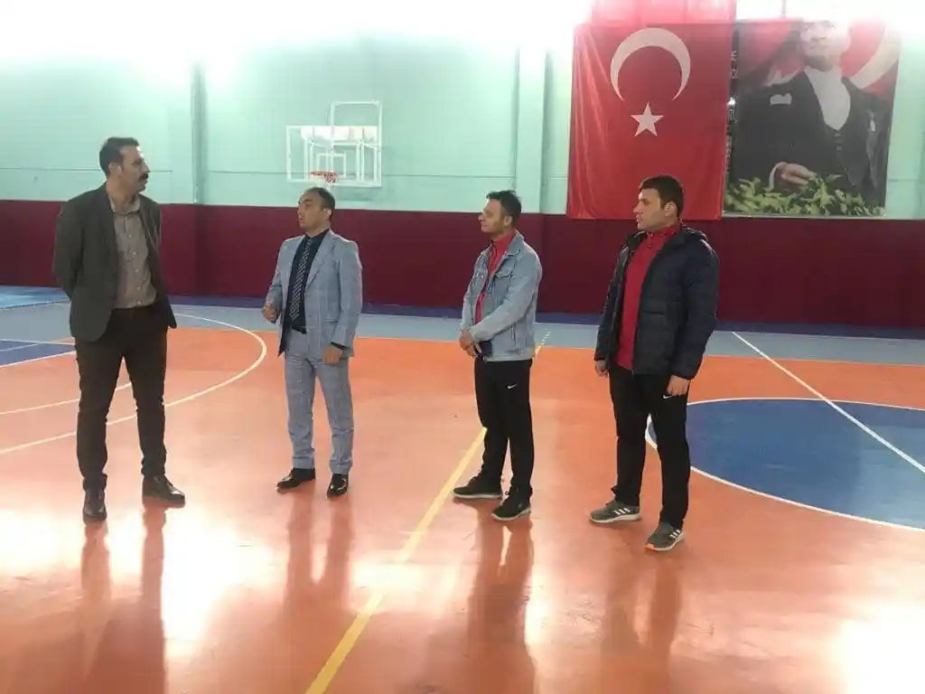 Kaymakam Bozoğlan, Gençlik ve Spor Müdürlüğünde denetimlerde bulundu
