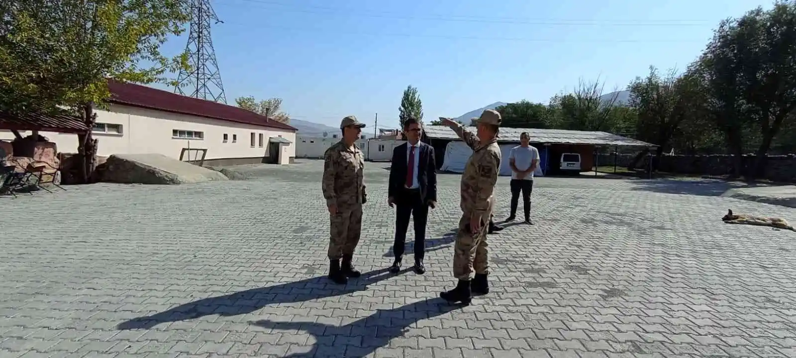 Kaymakam Daştan, üs bölgesinde