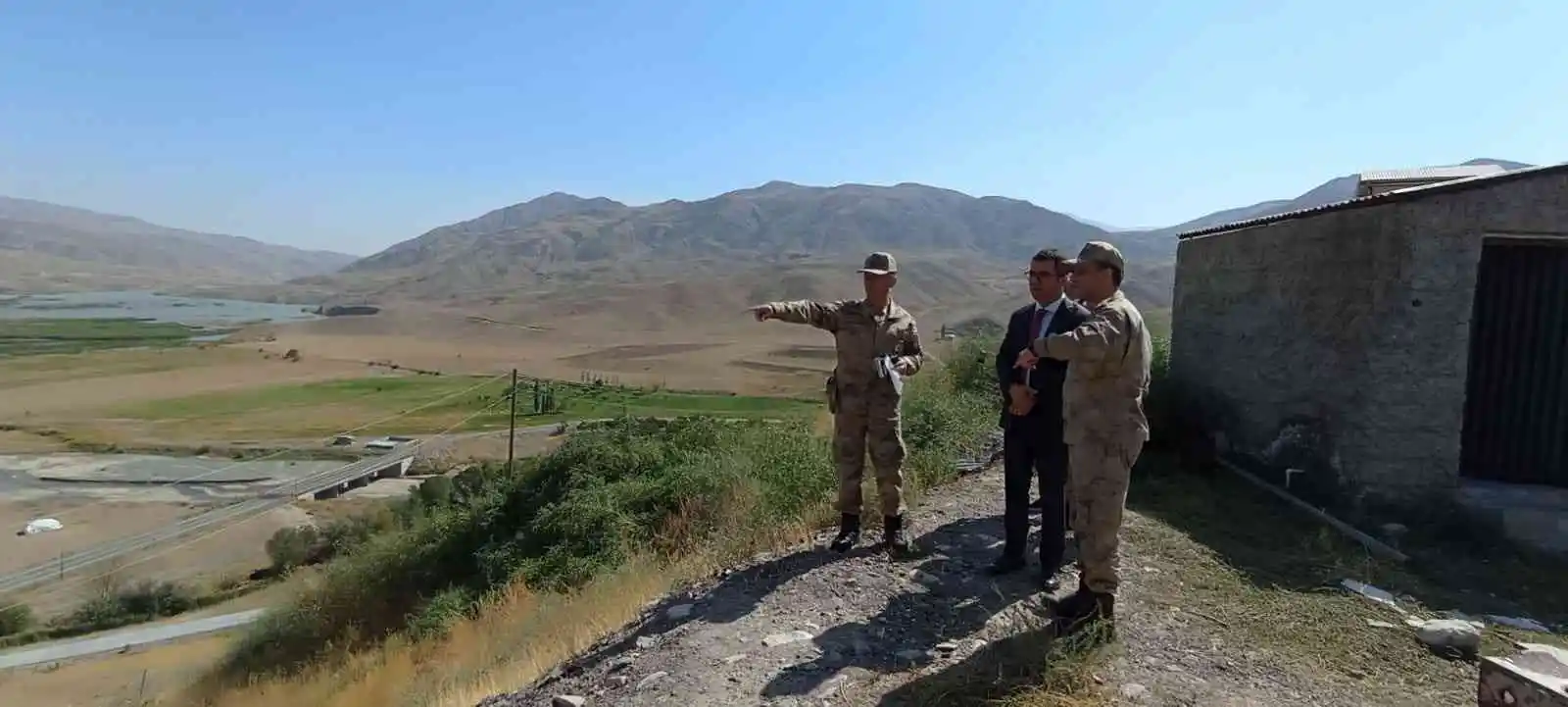 Kaymakam Daştan, üs bölgesinde