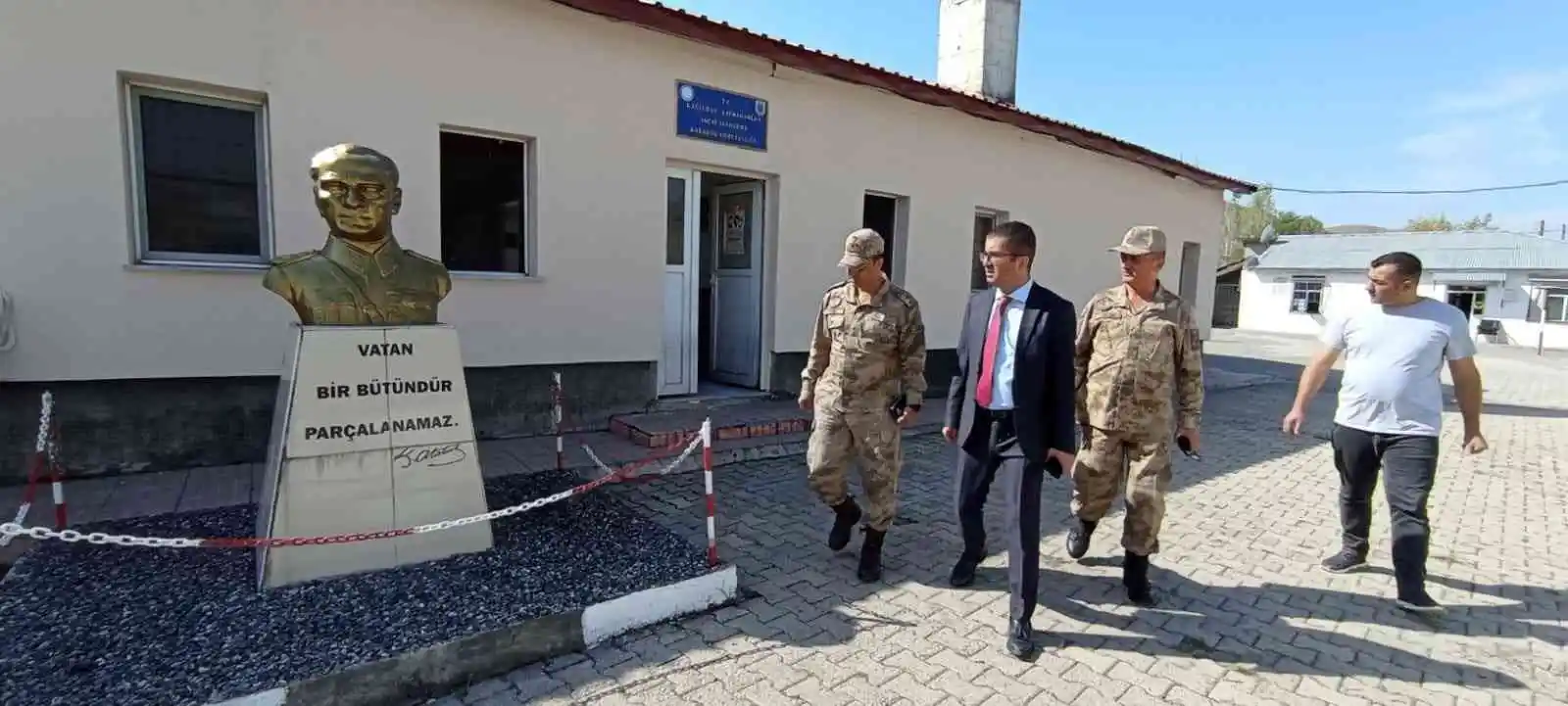 Kaymakam Daştan, üs bölgesinde