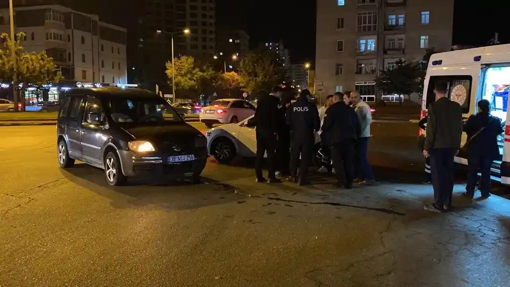 Kayseri’de 2 otomobil çarpıştı: 1 yaralı