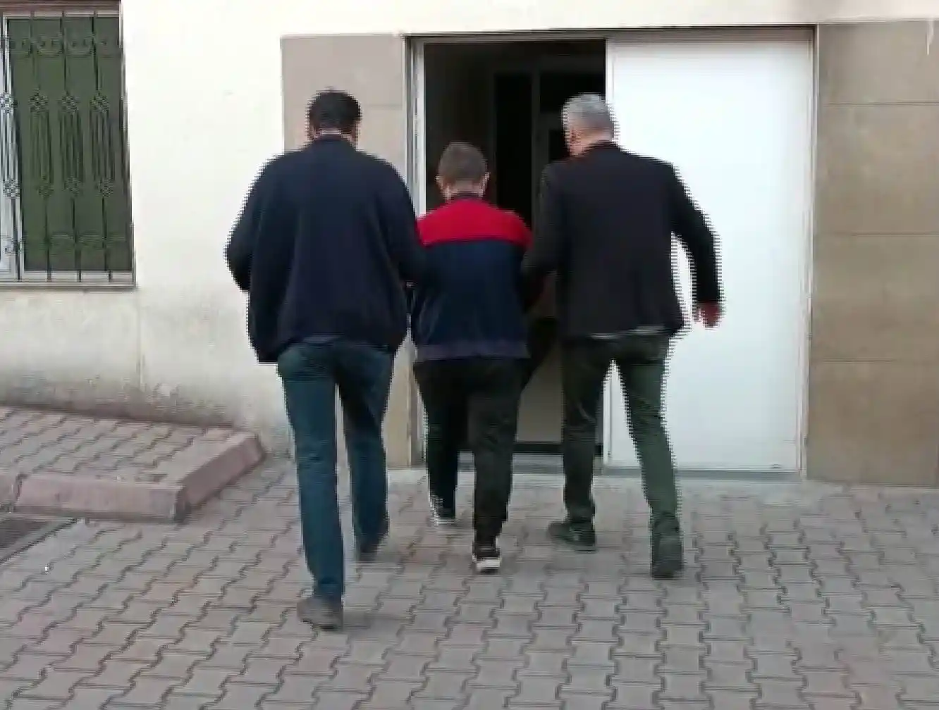 Kayseri'de aranan şahıslara operasyon: 17 gözaltı