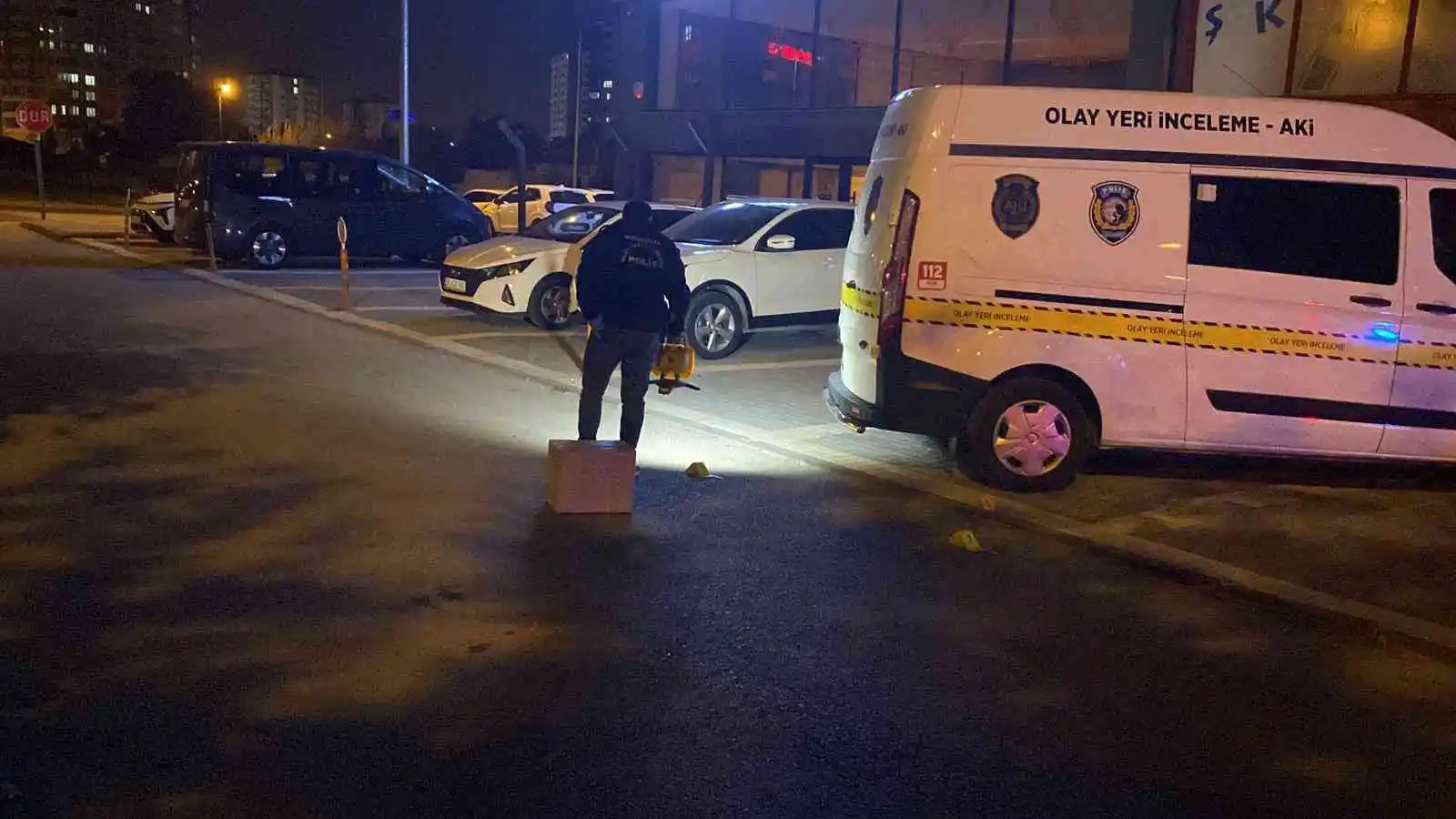 Kayseri’de oto galeriye kurşun yağdırdılar