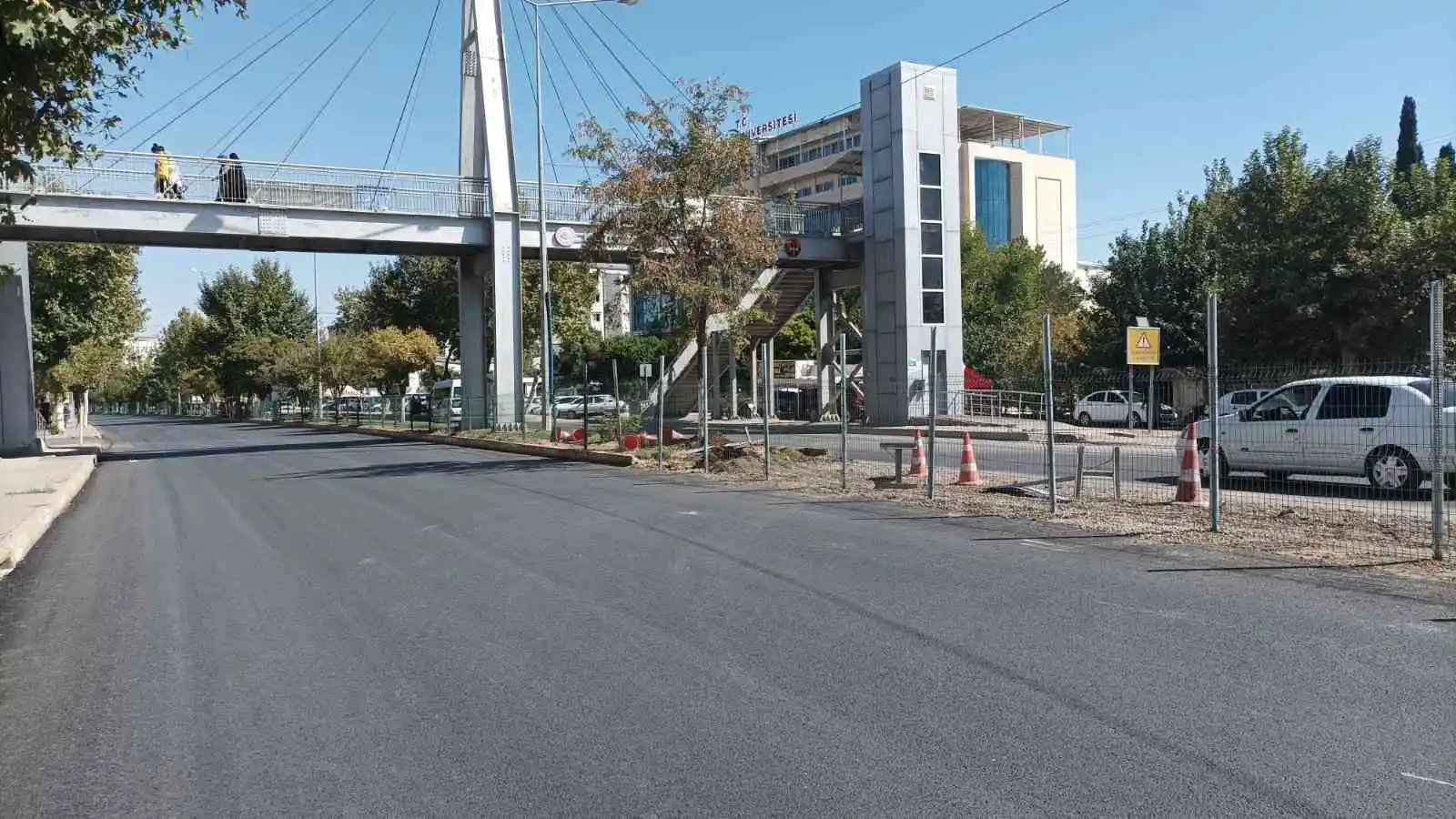 Kazanın meydana geldiği yerde refüje çit çekildi