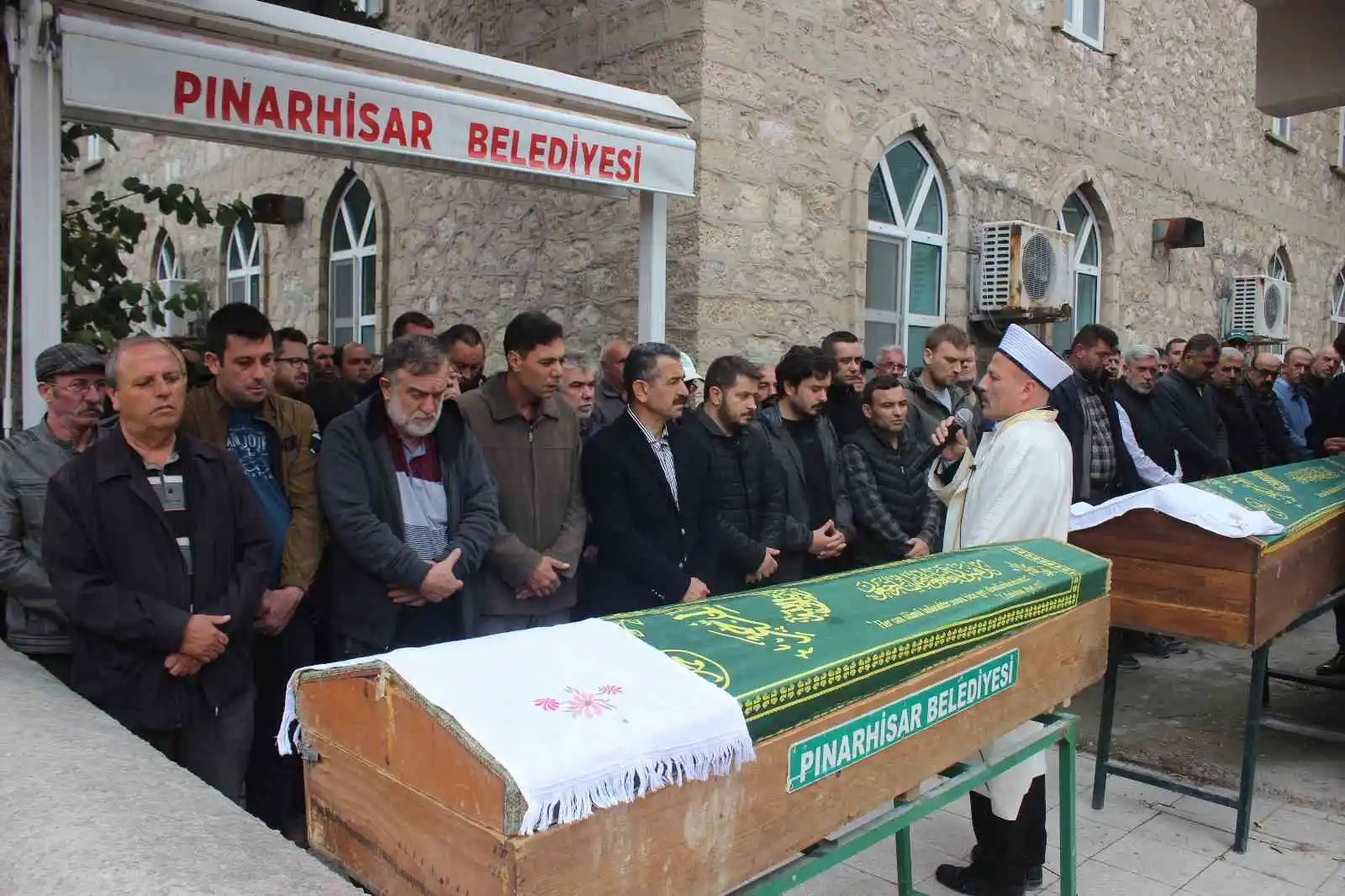 Kırklareli'nde ormanlık alanda ölü bulunan iki arkadaş toprağa verildi
