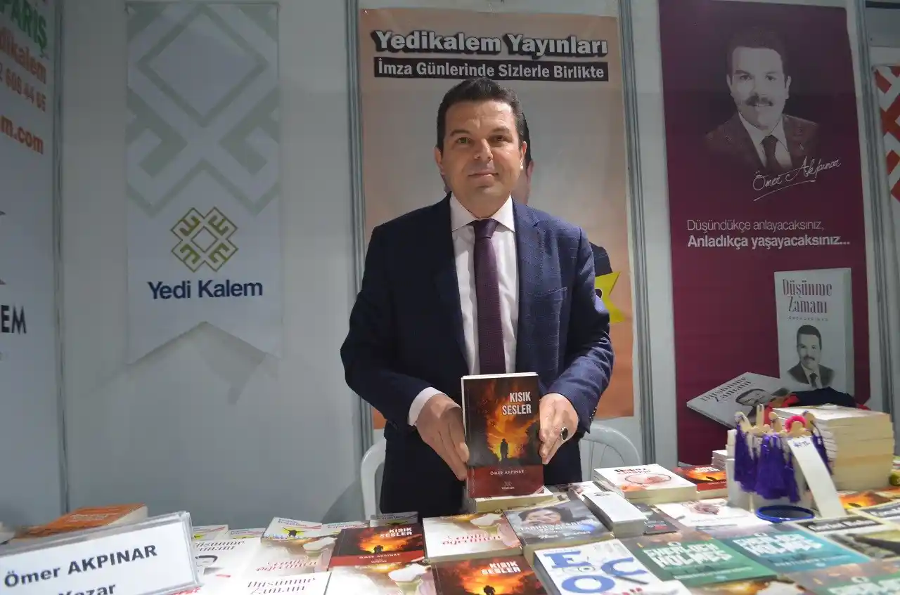 "Kısık Sesler" romanını yazdı, 2 yıl sonra sesi kısıldı
