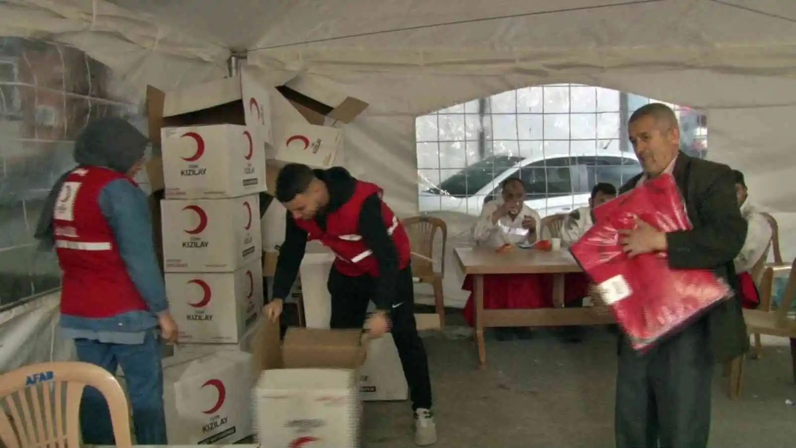 Kızılay, Madenci yakınlarına battaniye dağıttı