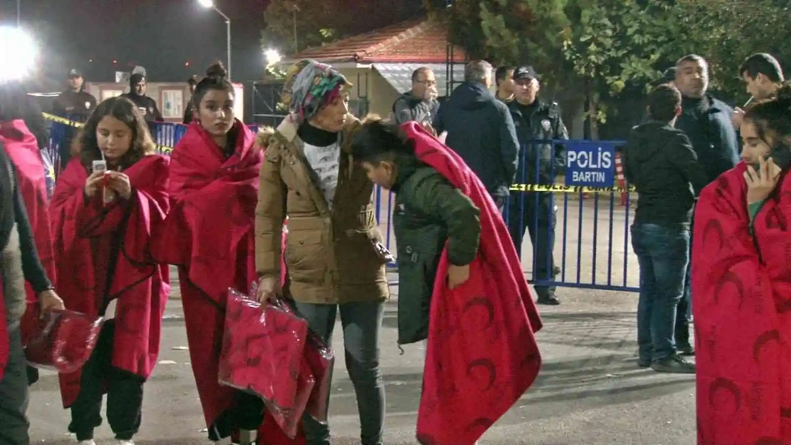 Kızılay, Madenci yakınlarına battaniye dağıttı