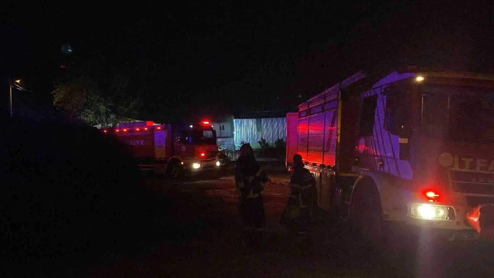 Kocaeli’de fabrika yangını korkuttu
