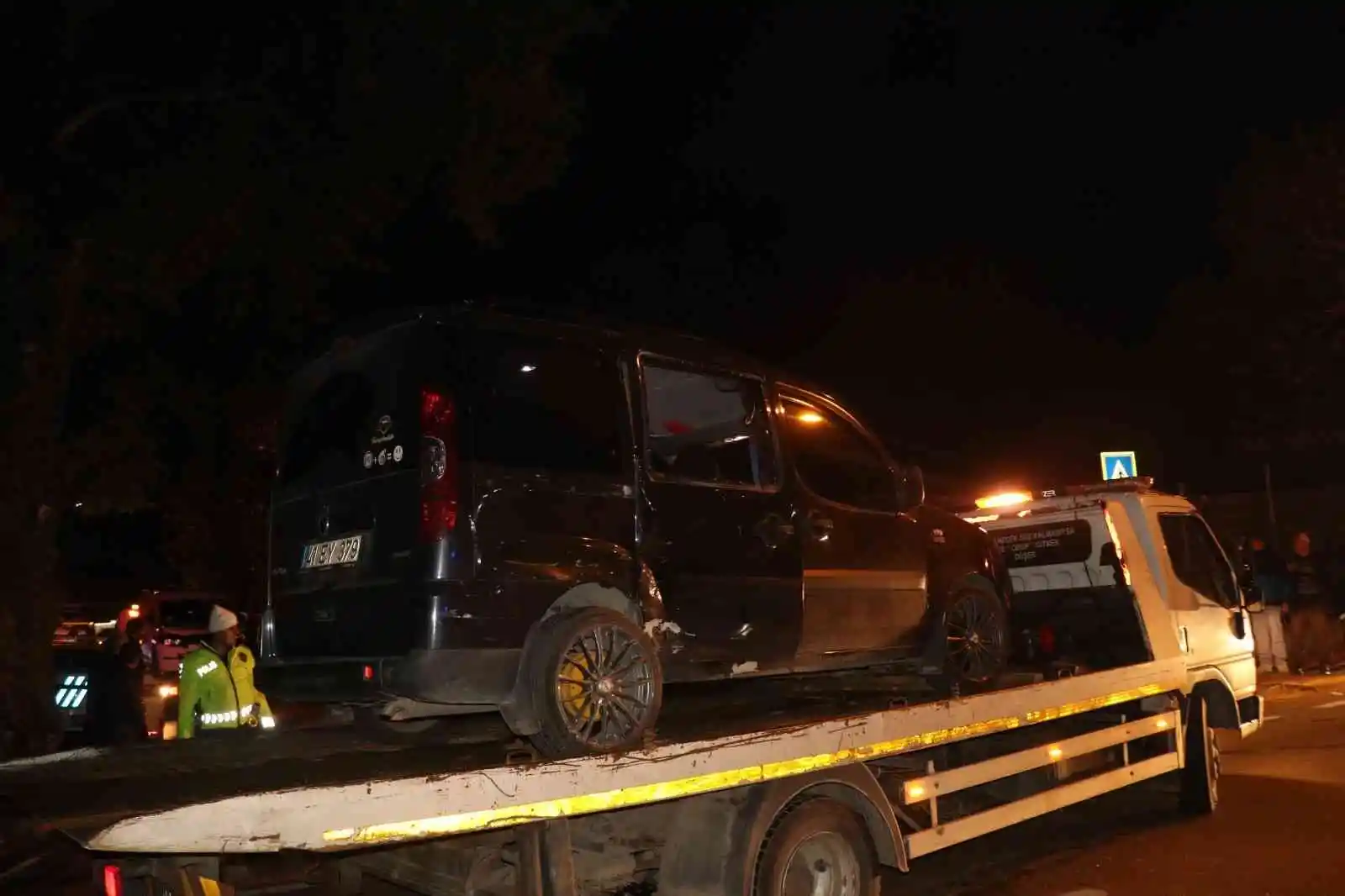 Kocaeli’de polis arabası ile hafif ticari araç çarpıştı: 2’si polis 5 yaralı