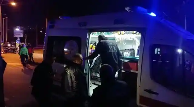 Kocaeli’de polis arabası ile hafif ticari araç çarpıştı: 2’si polis 5 yaralı