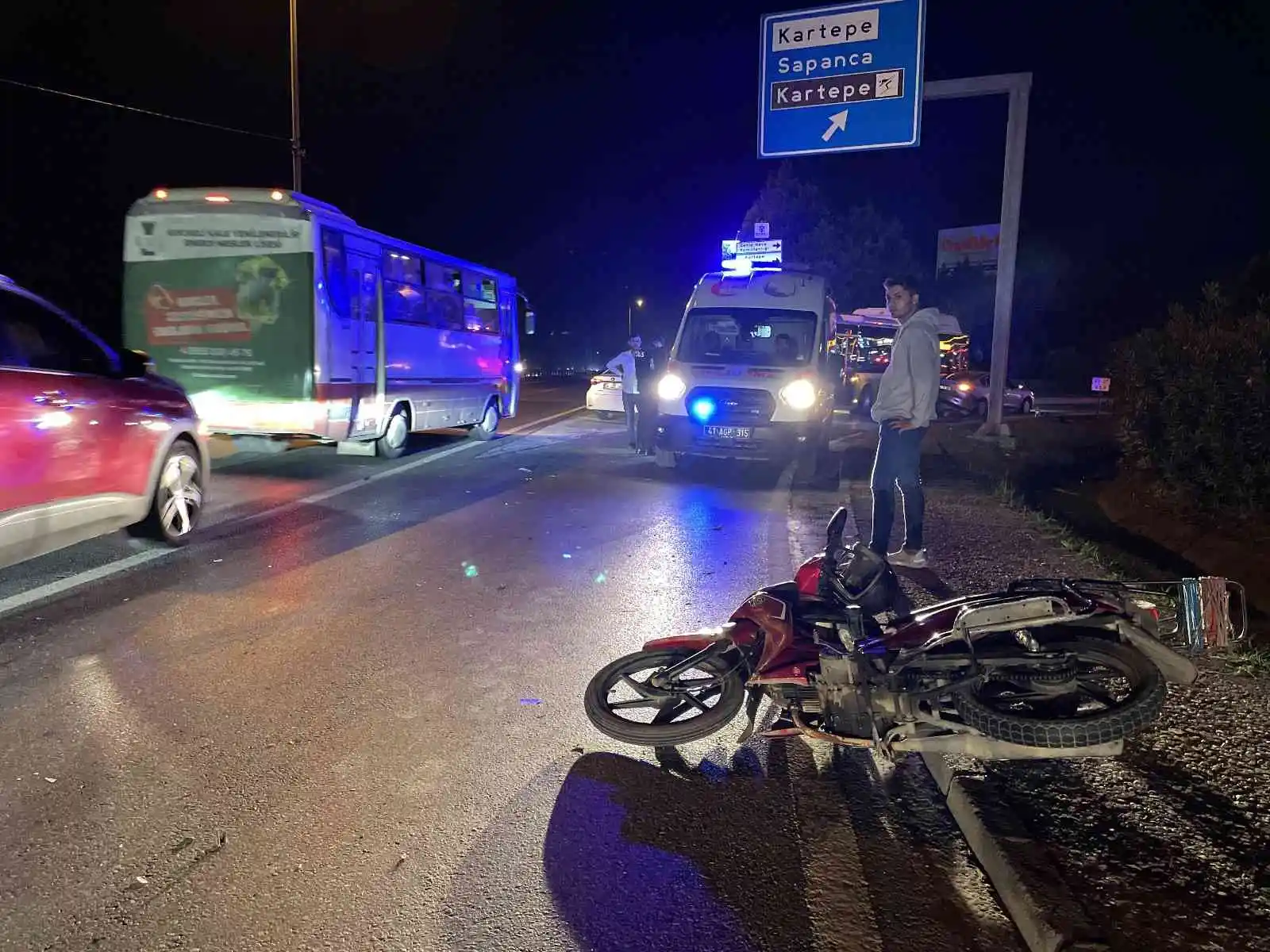 Kocaeli'de zincirleme trafik kazası: 2 yaralı
