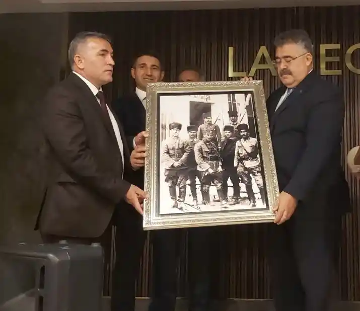 Kocaeli İl Emniyet Müdürü Veysal Tipioğlu'nu duygulandıran fotoğraf
