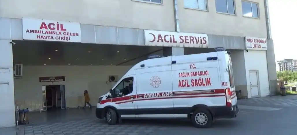 Kontrolden çıkan kamyonet takla attı: 2'si ağır 3 yaralı