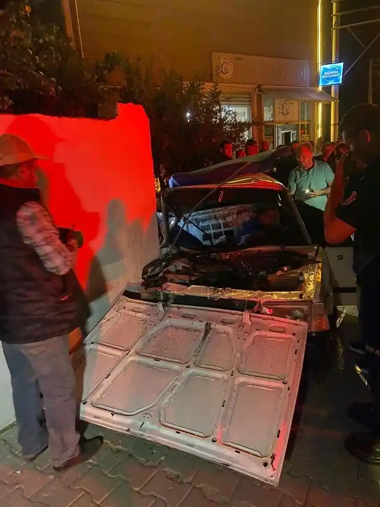 Kontrolden çıkan otomobil evin duvarına çarptı: 1 yaralı