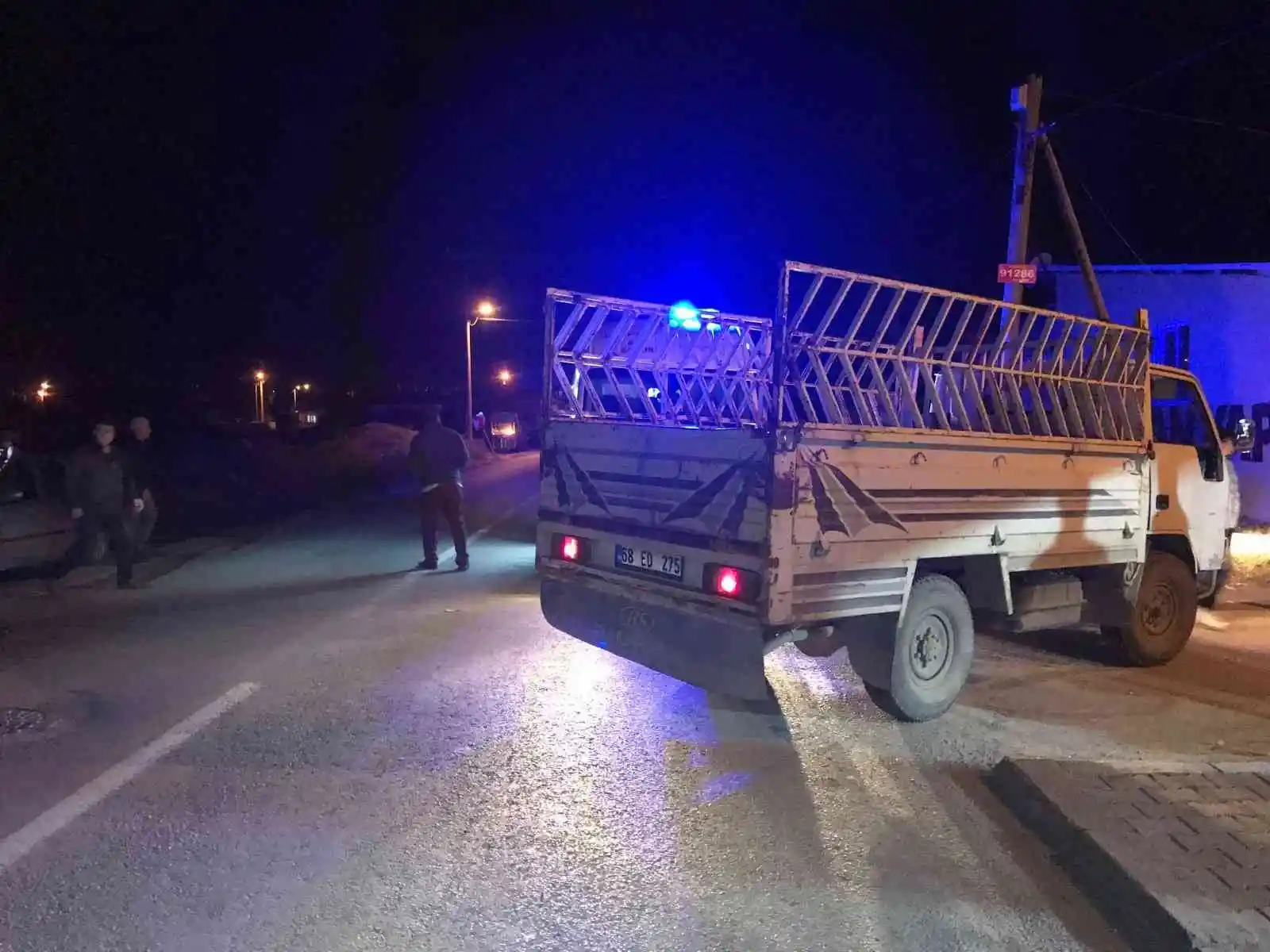 Konya'da kamyonet ile motosiklet çarpıştı: 2 yaralı