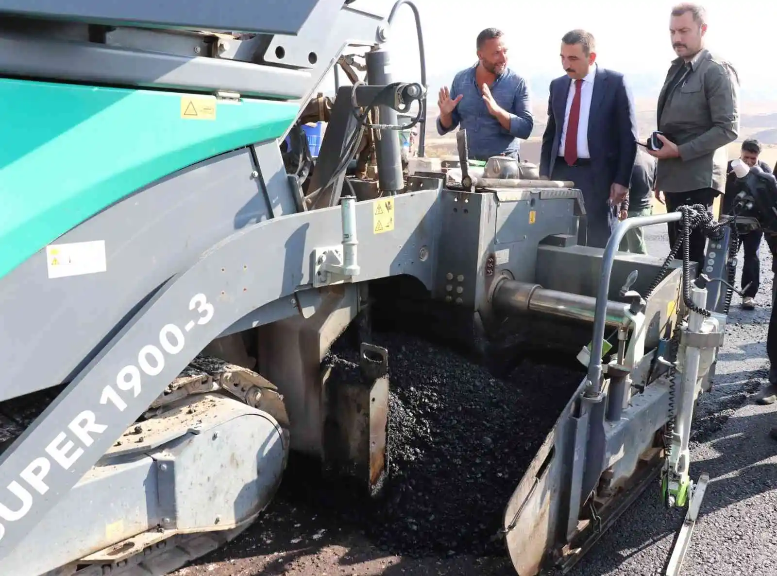 Köy yolları asfaltlandı