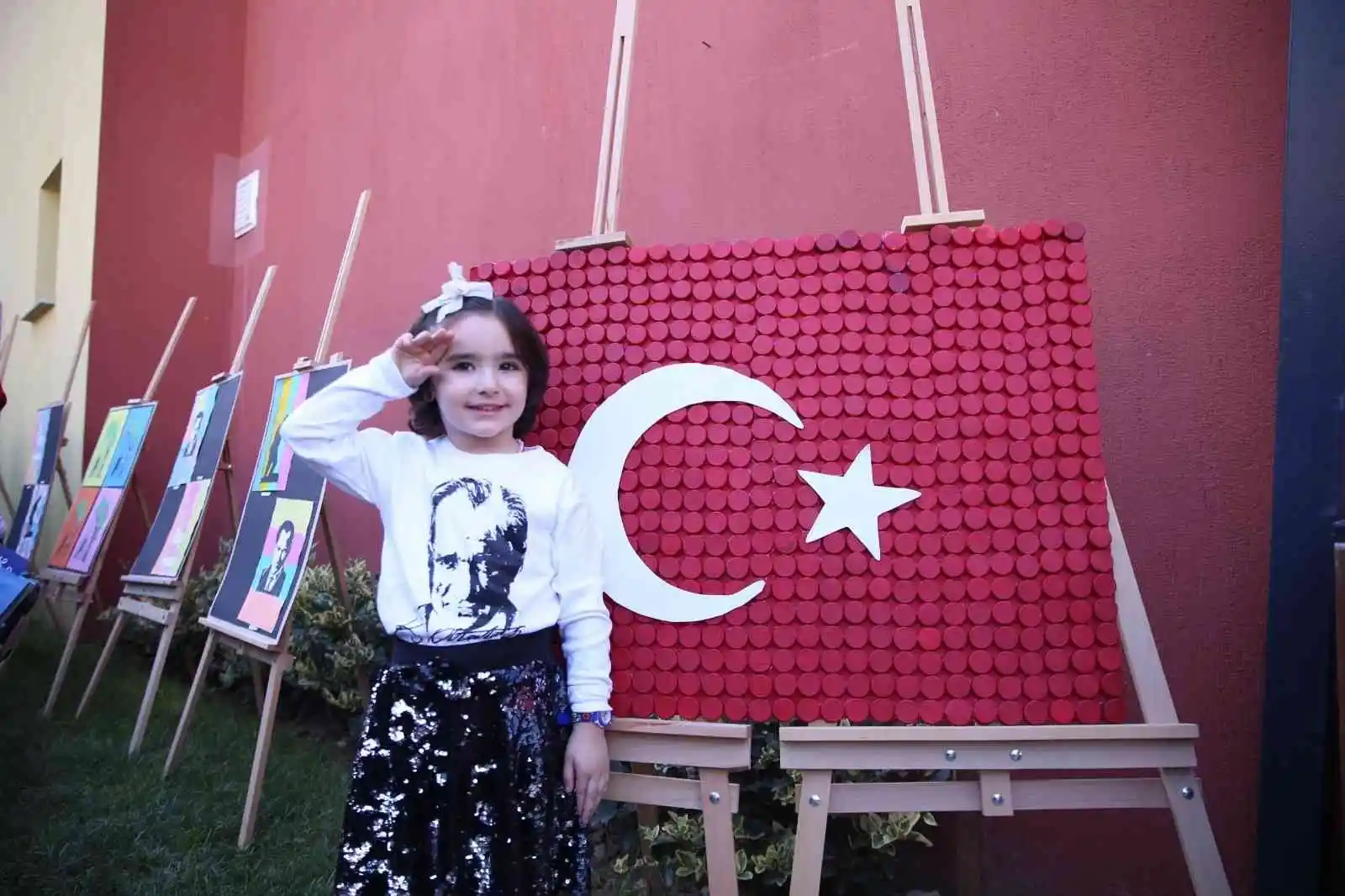 Kreşlerdeki çocukların cumhuriyet mutluluğu